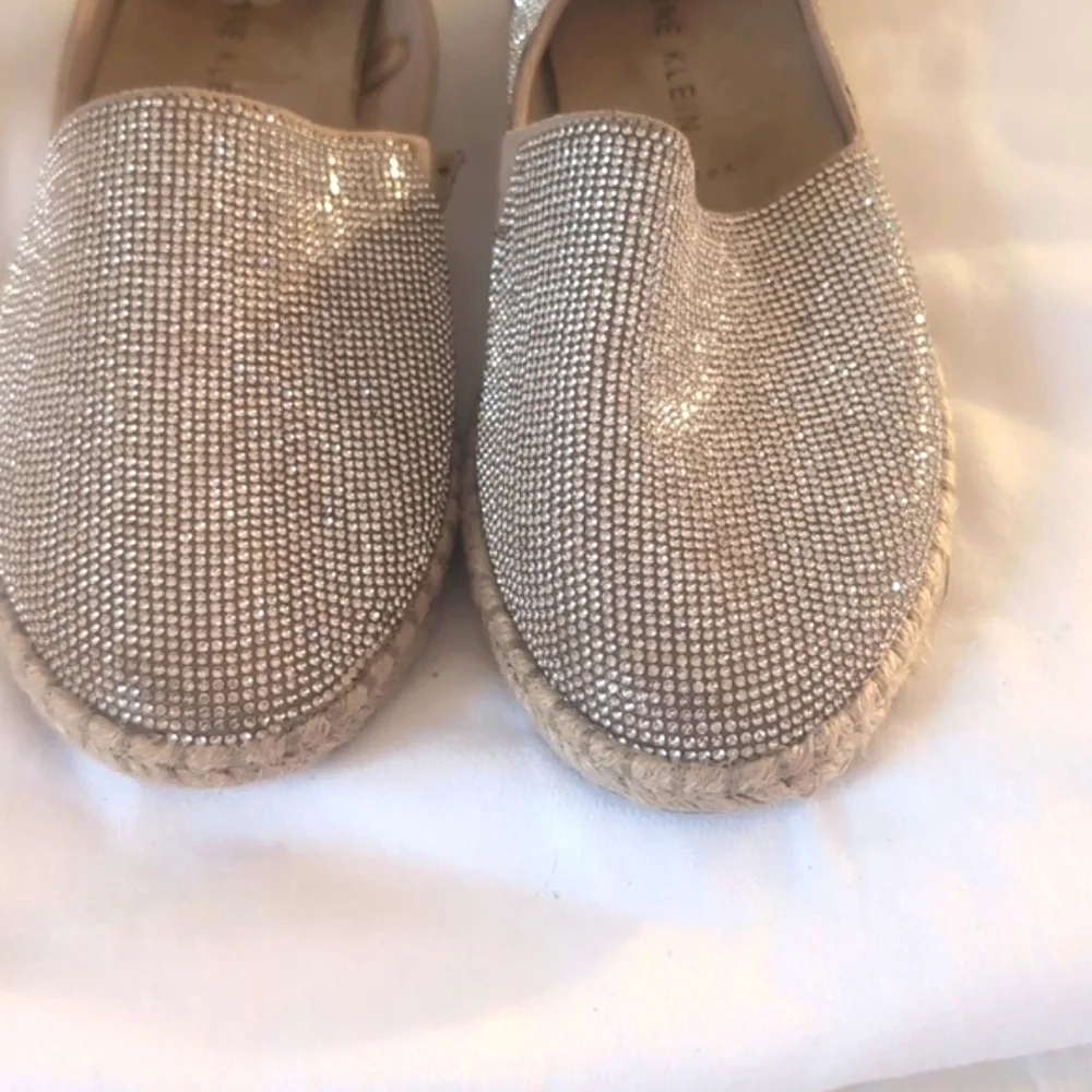 Anne Klein Women Flat Silver Slip-On Textile Elastic Glitter Size 8M